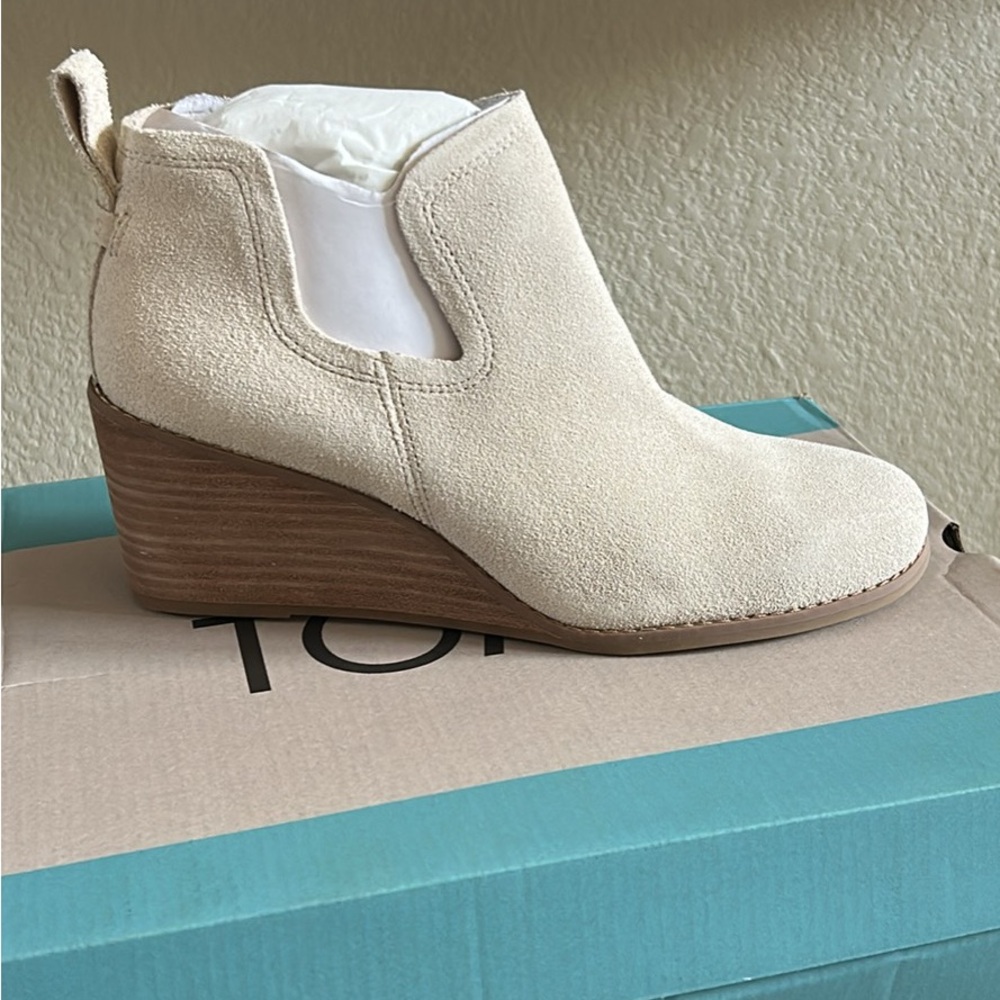 NIB WOMENS TOMS Cream Wedge Ankle Boots 8.5